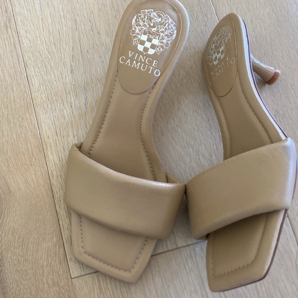 Vince Camuto leather Mules sz 5 - Picture 3 of 6